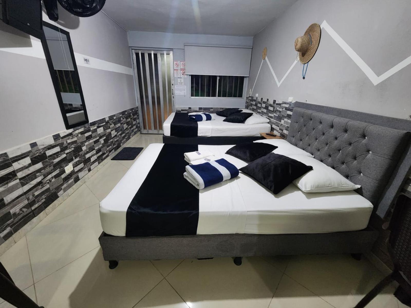 Hotel Medellin Calasanz מראה חיצוני תמונה