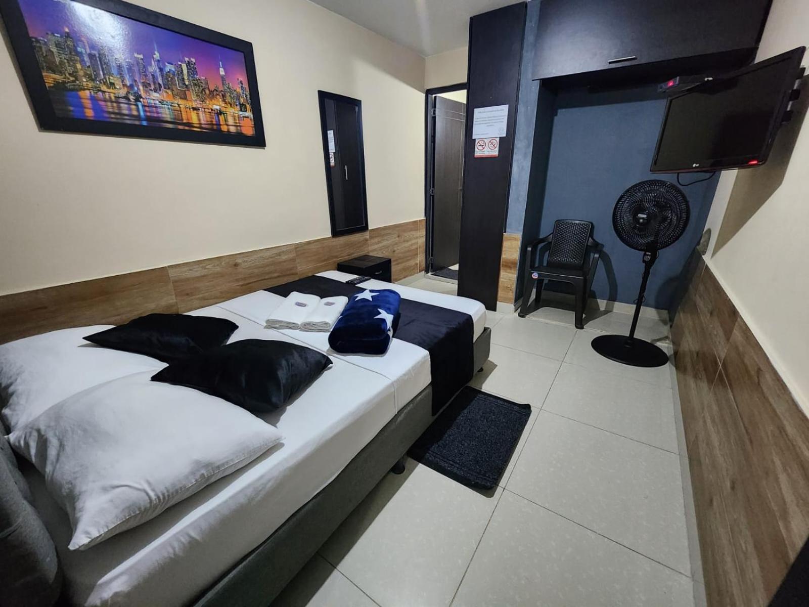 Hotel Medellin Calasanz מראה חיצוני תמונה