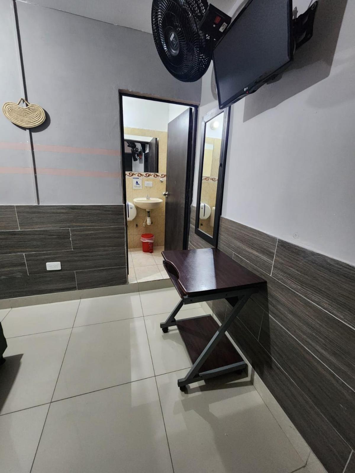 Hotel Medellin Calasanz מראה חיצוני תמונה