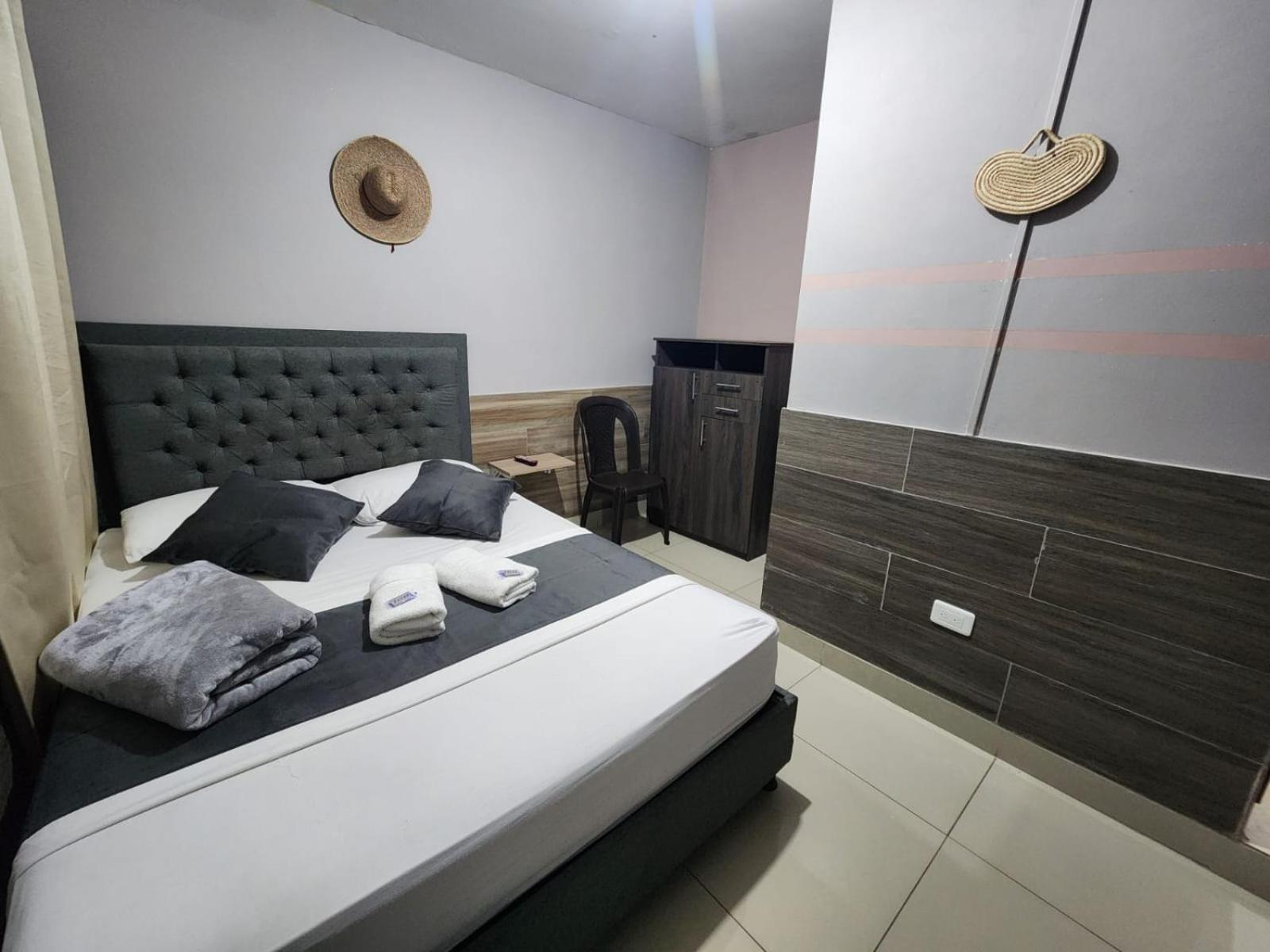 Hotel Medellin Calasanz מראה חיצוני תמונה