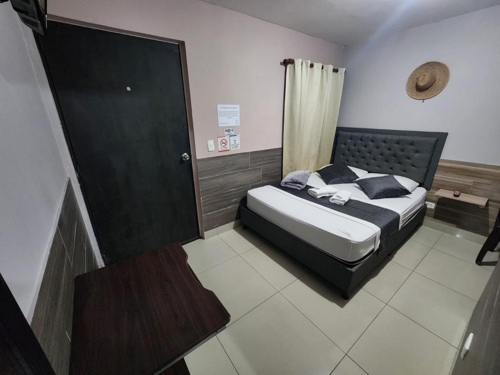 Hotel Medellin Calasanz מראה חיצוני תמונה